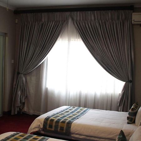 Triple Palms Bed And Breakfast Gaborone Eksteriør billede