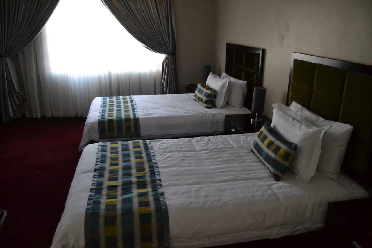 Triple Palms Bed And Breakfast Gaborone Eksteriør billede