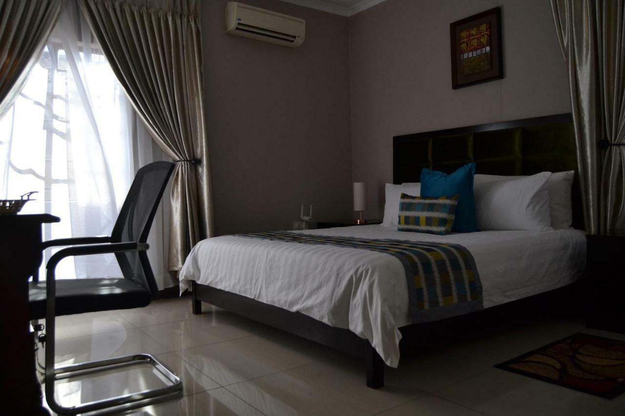 Triple Palms Bed And Breakfast Gaborone Eksteriør billede