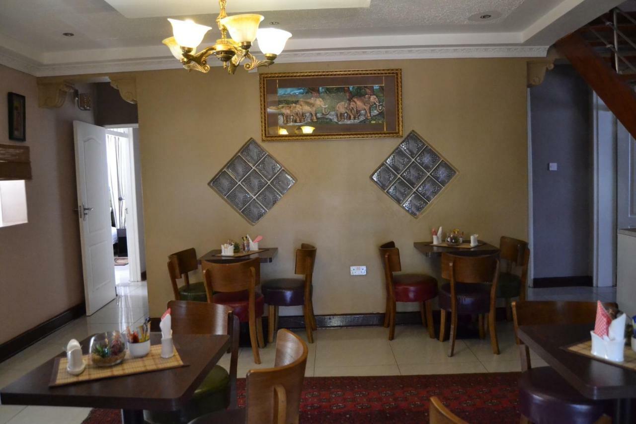 Triple Palms Bed And Breakfast Gaborone Eksteriør billede