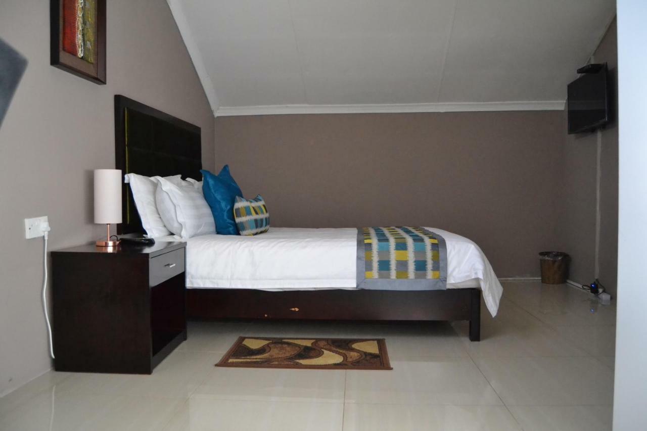Triple Palms Bed And Breakfast Gaborone Eksteriør billede