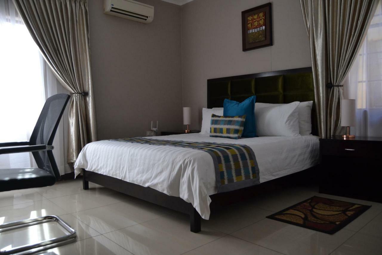 Triple Palms Bed And Breakfast Gaborone Eksteriør billede