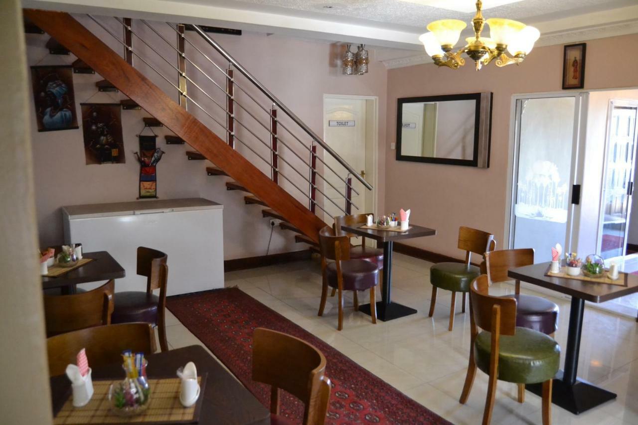 Triple Palms Bed And Breakfast Gaborone Eksteriør billede