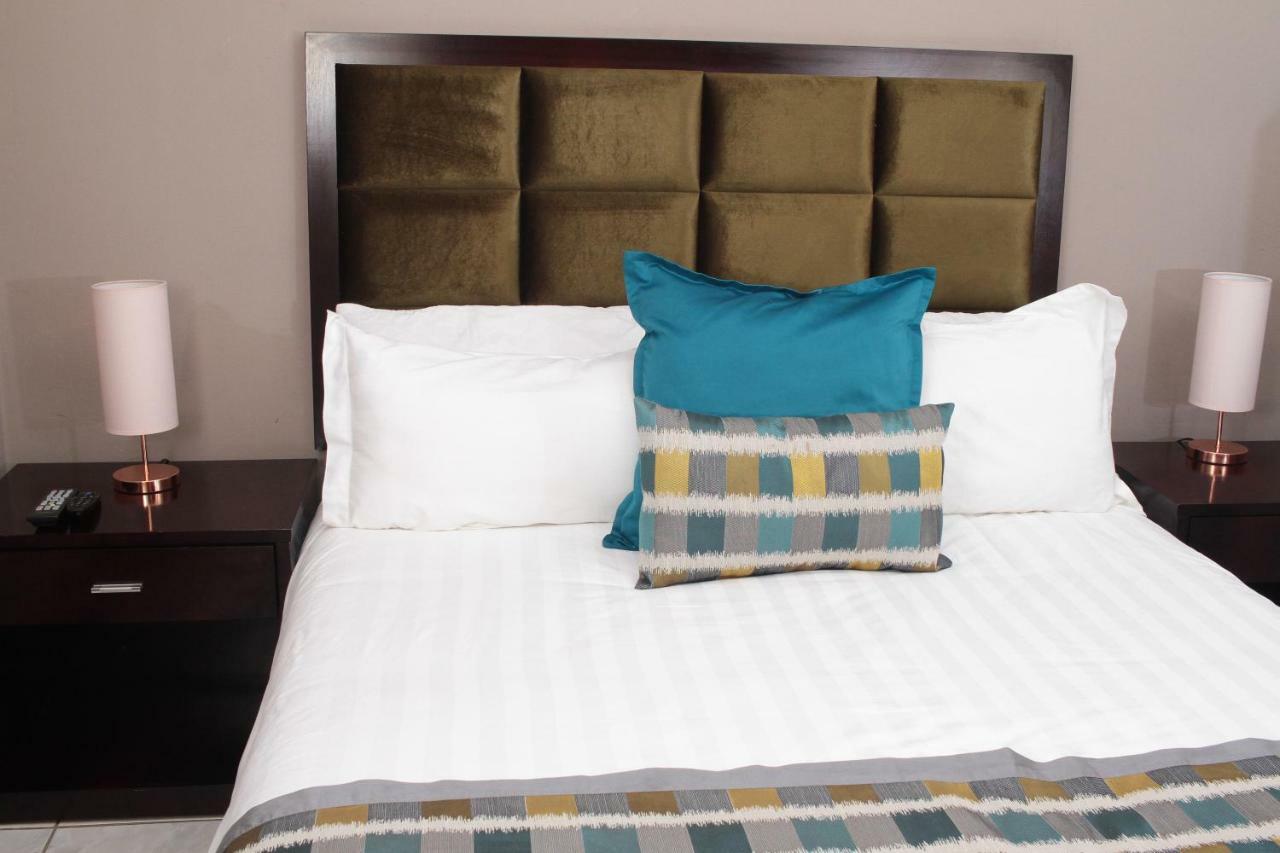 Triple Palms Bed And Breakfast Gaborone Eksteriør billede