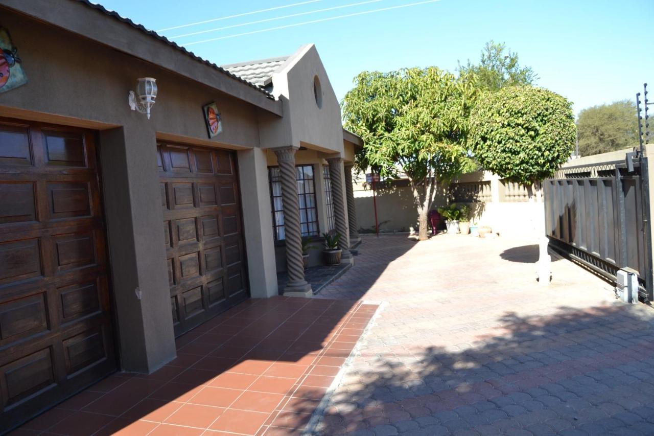 Triple Palms Bed And Breakfast Gaborone Eksteriør billede